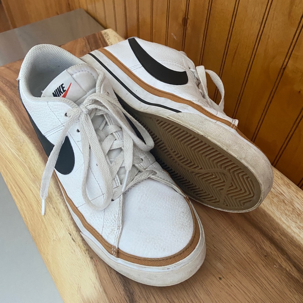 Nike White and Black Sneakers